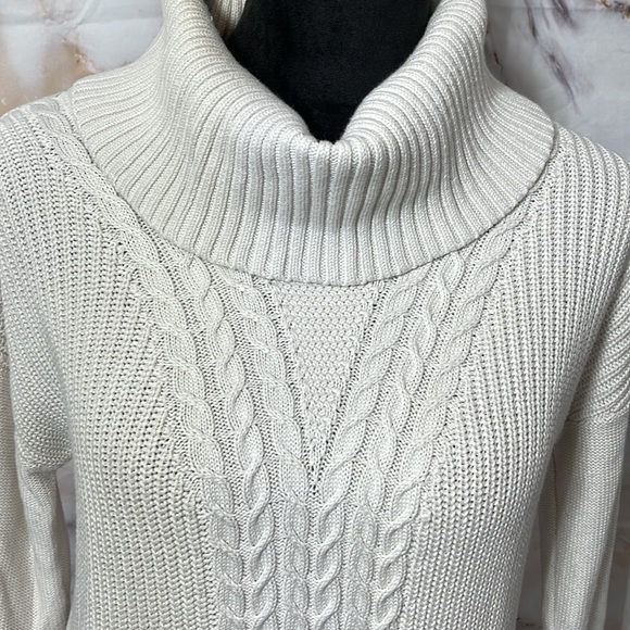 Banana Republic Turtle Neck Cable Knit Sweater Long Sleeve Cream SZ S - Picture 2 of 11